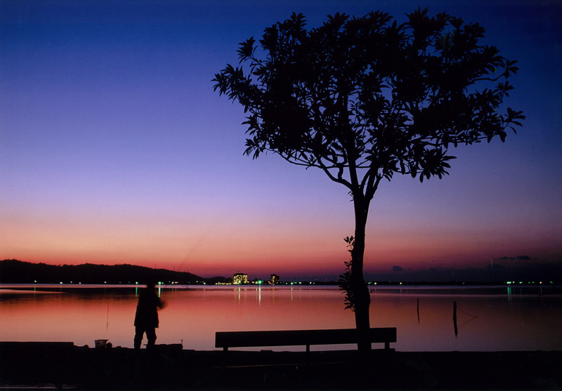 東条湖の夕景