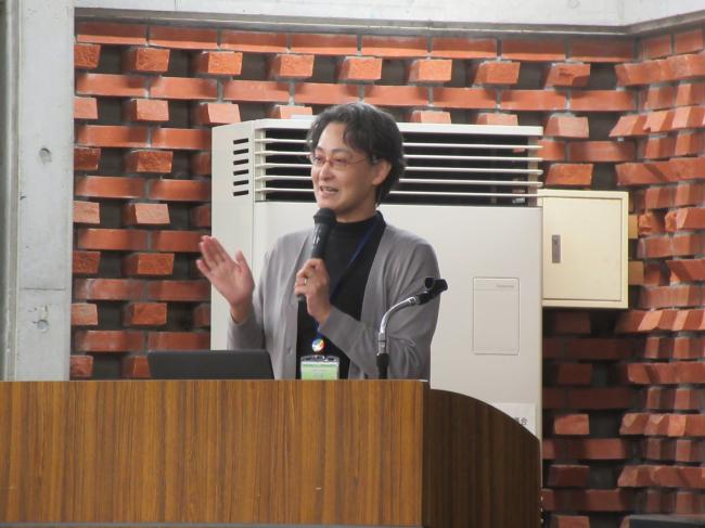 講師